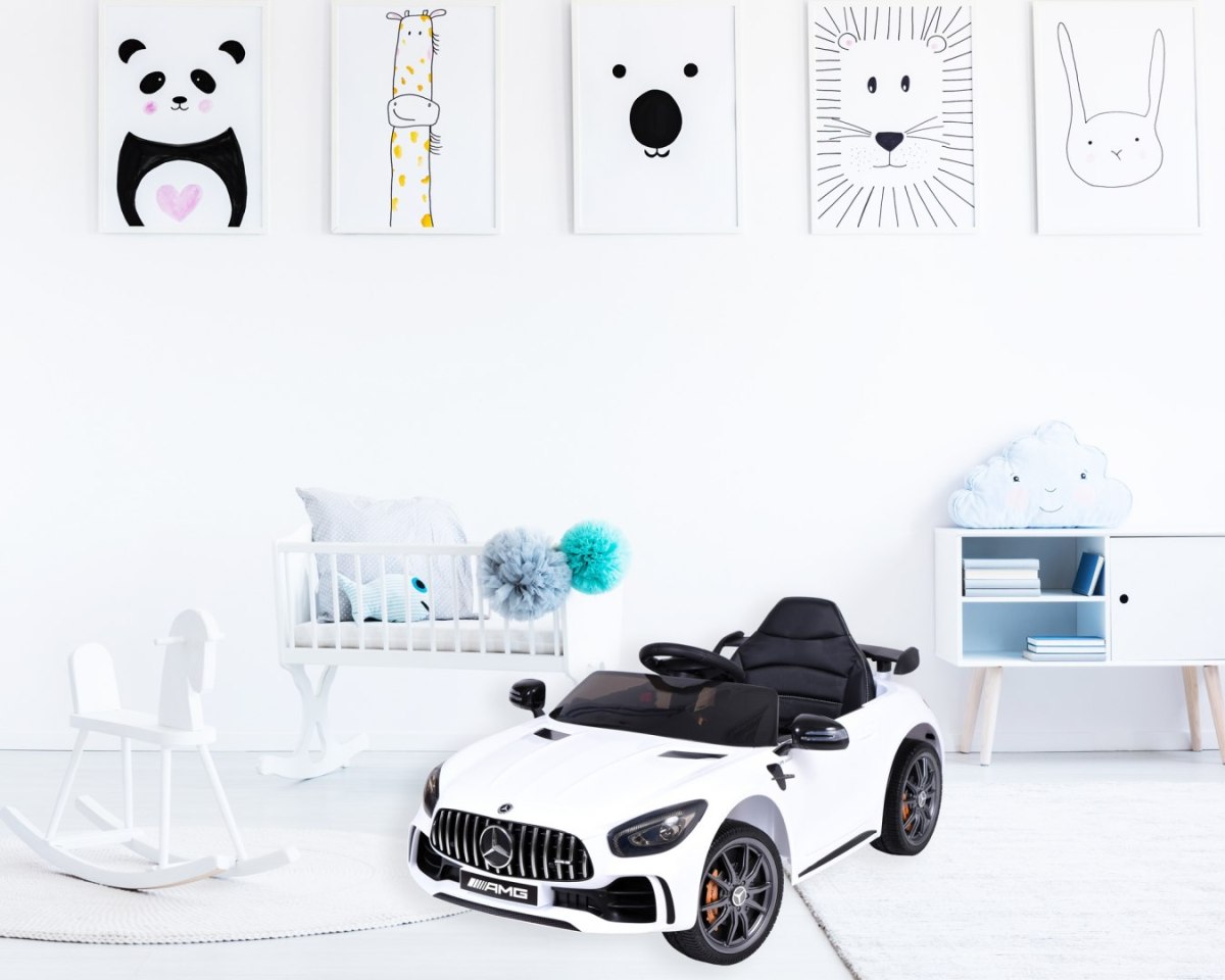 Samochodzik MERCEDES AMG GTR biały Samochodzik MERCEDES AMG GTR biały