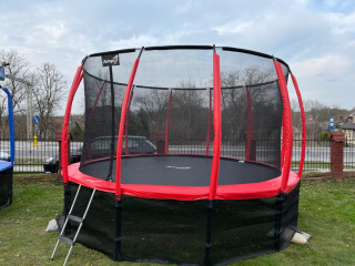 Trampolina Ogrodowa Jumpi 374cm/12FT Maxy Comfort Plus Czerwona Z Wewnętrzną Siatką Jumpi