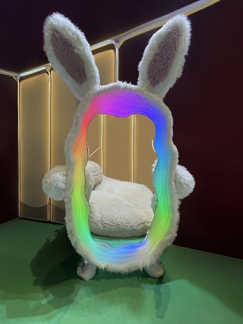 Lustro stojące BUNNY z oświetleniem LED 240x150 cm