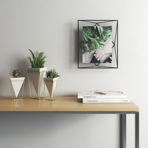 UMBRA ramka na zdjęcia PRISMA 20x25 cm - czarna UMBRA ramka na zdjęcia PRISMA 20x25 cm - czarna
